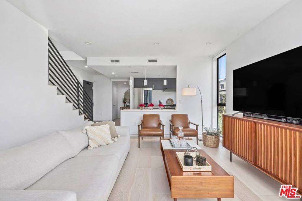 Hollywood, CA 90038,1243 N Gower ST