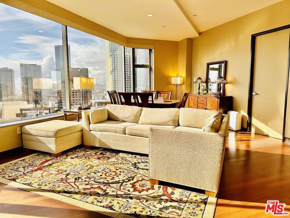801 S Grand AVE #2201, Los Angeles, CA 90017