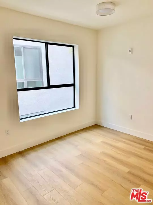 Los Angeles, CA 90025,1822 Overland AVE #302