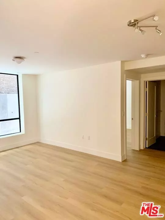 Los Angeles, CA 90025,1822 Overland AVE #102