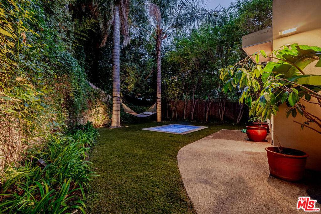 Los Angeles, CA 90046,2423 E Horse Shoe Canyon RD