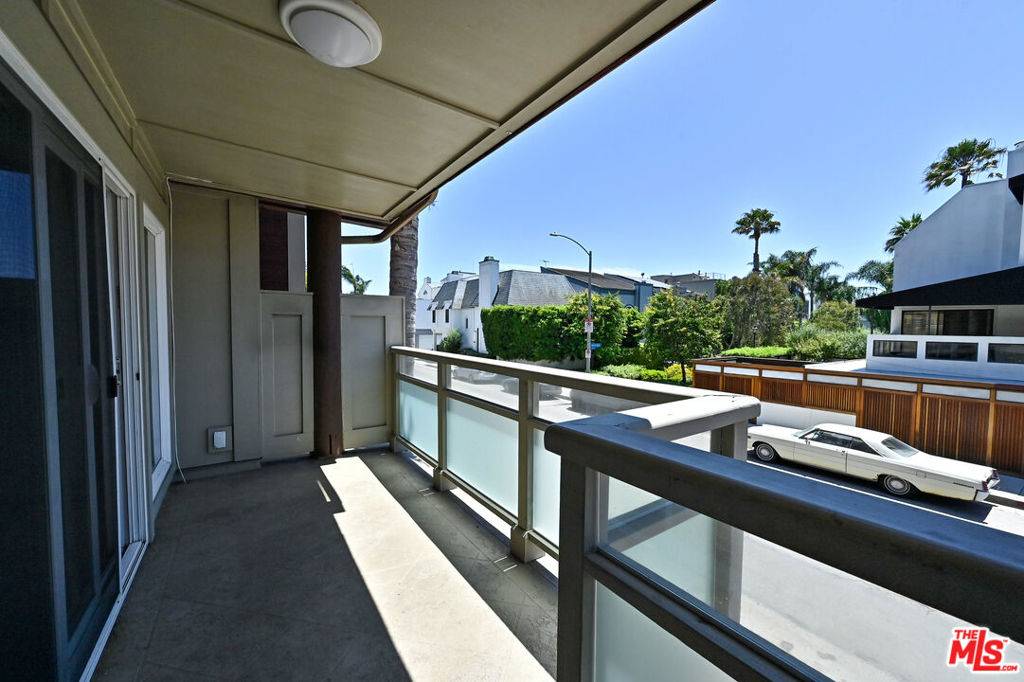 Marina Del Rey, CA 90292,4200 Via Dolce #127