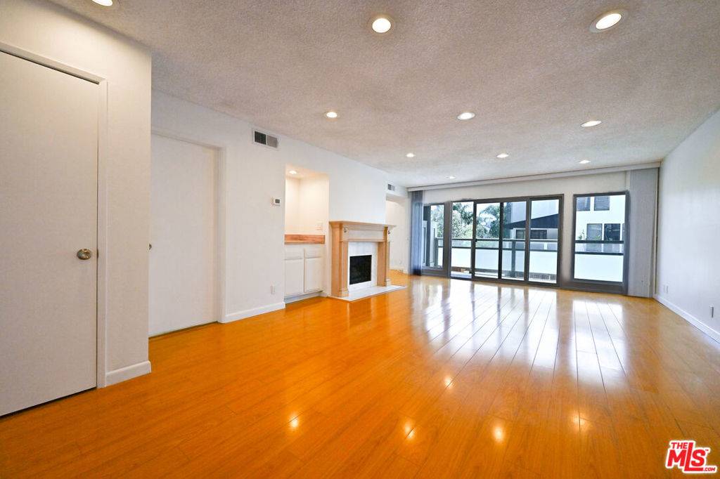 Marina Del Rey, CA 90292,4200 Via Dolce #127