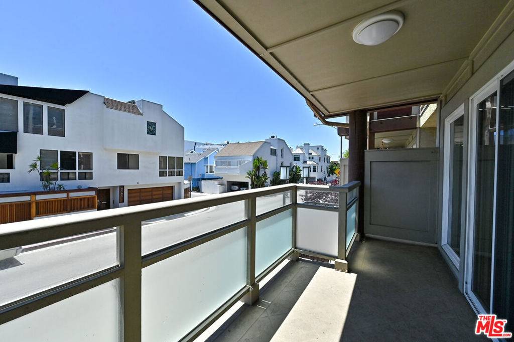 Marina Del Rey, CA 90292,4200 Via Dolce #127