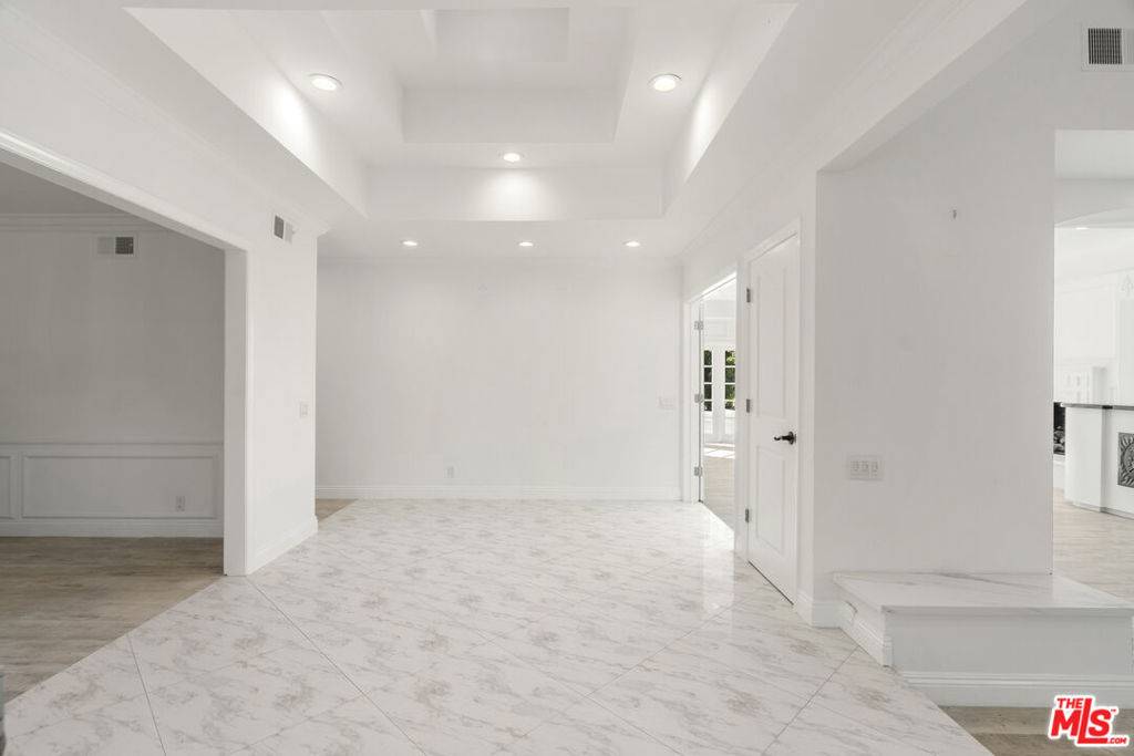 Beverly Hills, CA 90210,3217 Hutton DR