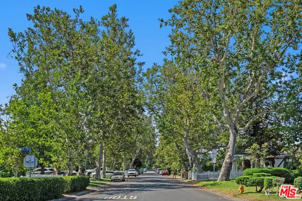 North Hollywood, CA 91606,6117 Simpson AVE