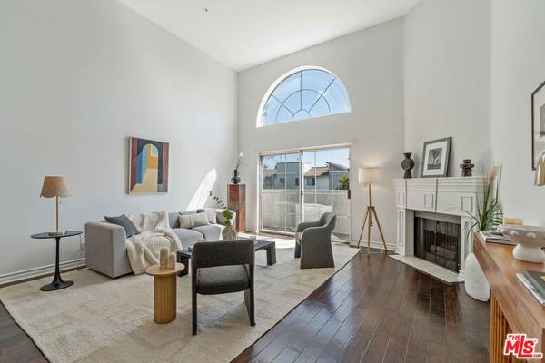 Los Angeles, CA 90034,3743 S Canfield AVE #303