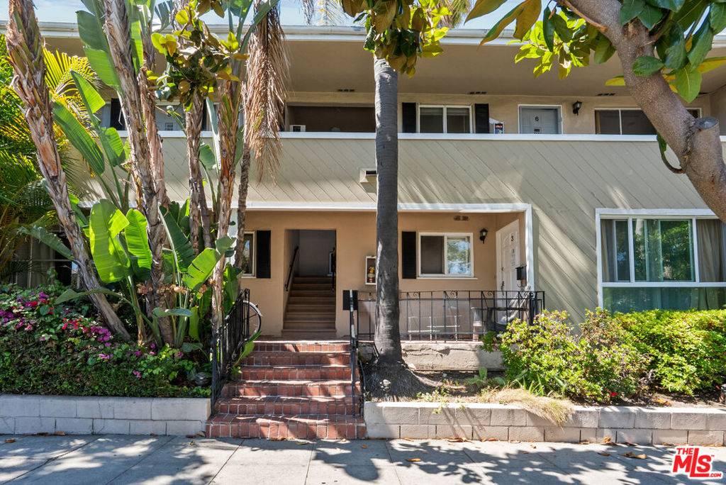 Beverly Hills, CA 90211,272 S Doheny DR