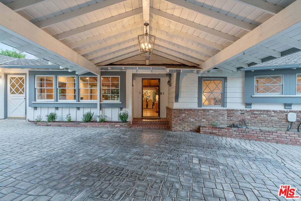 Tarzana, CA 91356,4835 Corbin AVE
