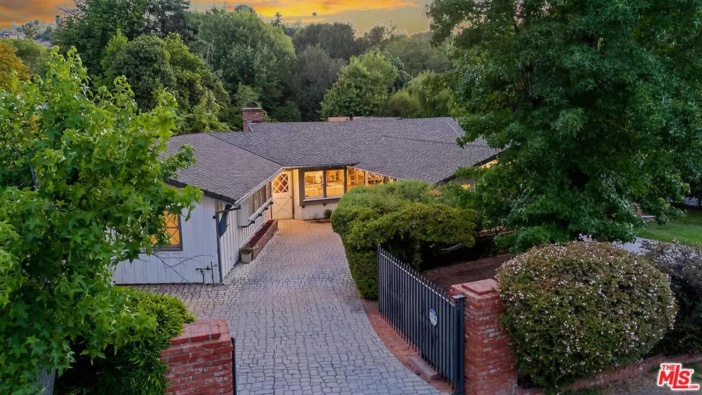 Tarzana, CA 91356,4835 Corbin AVE