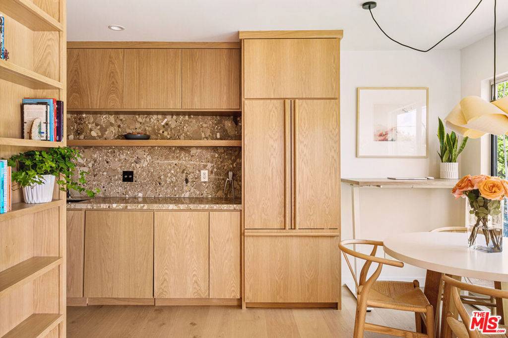 West Hollywood, CA 90069,9061 Keith AVE #307