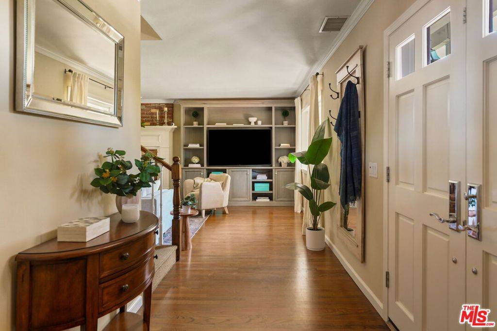 La Crescenta, CA 91214,3411 Markridge RD