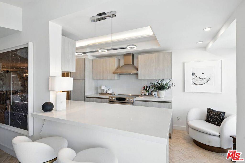 West Hollywood, CA 90069,838 N Doheny DR #1405