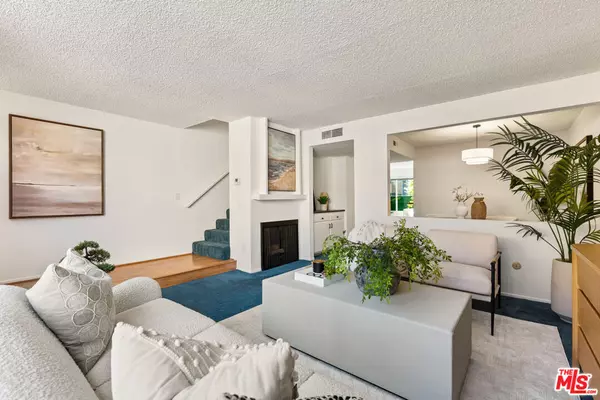 Woodland Hills, CA 91303,22038 Vanowen ST #217