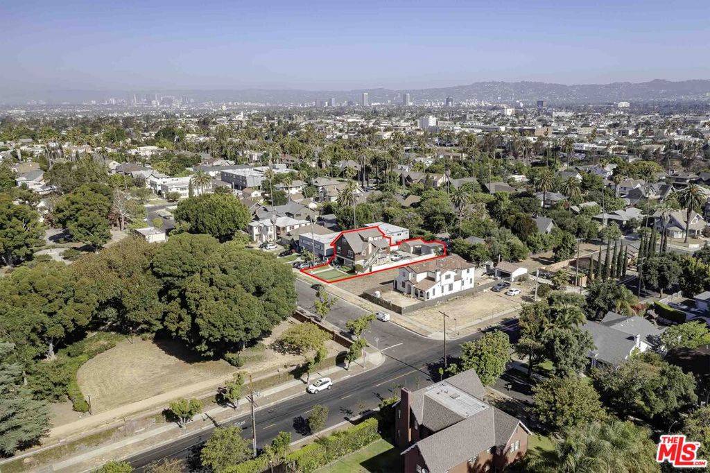 Los Angeles, CA 90018,2171 W 25th ST