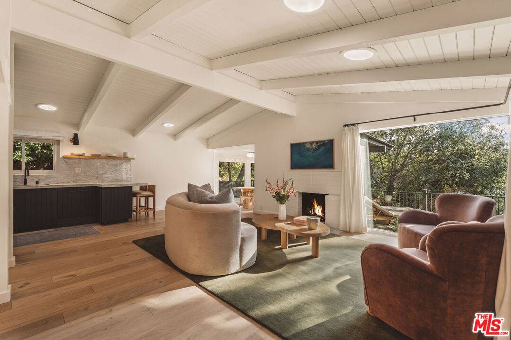 737 Halliday AVE, Los Angeles, CA 90049