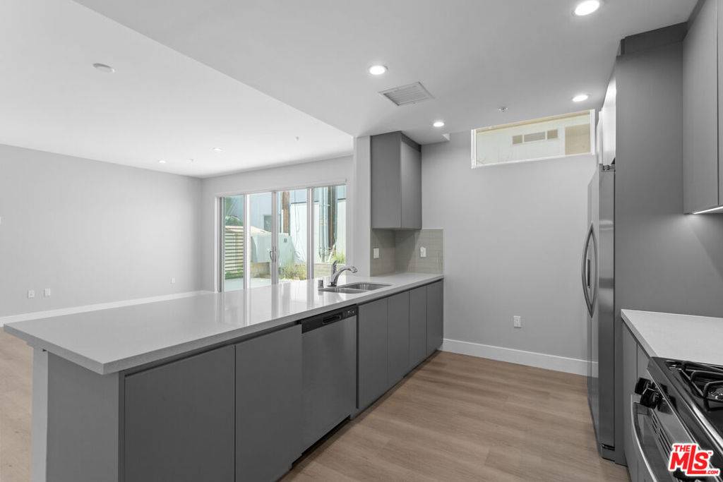 West Hollywood, CA 90046,1223 N Hayworth AVE #3