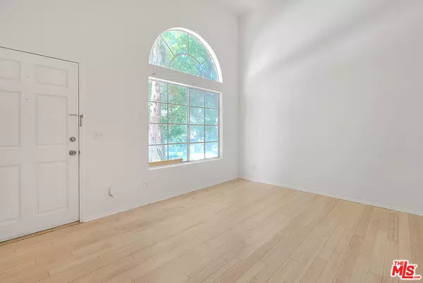 Northridge, CA 91325,8741 Darby AVE #16