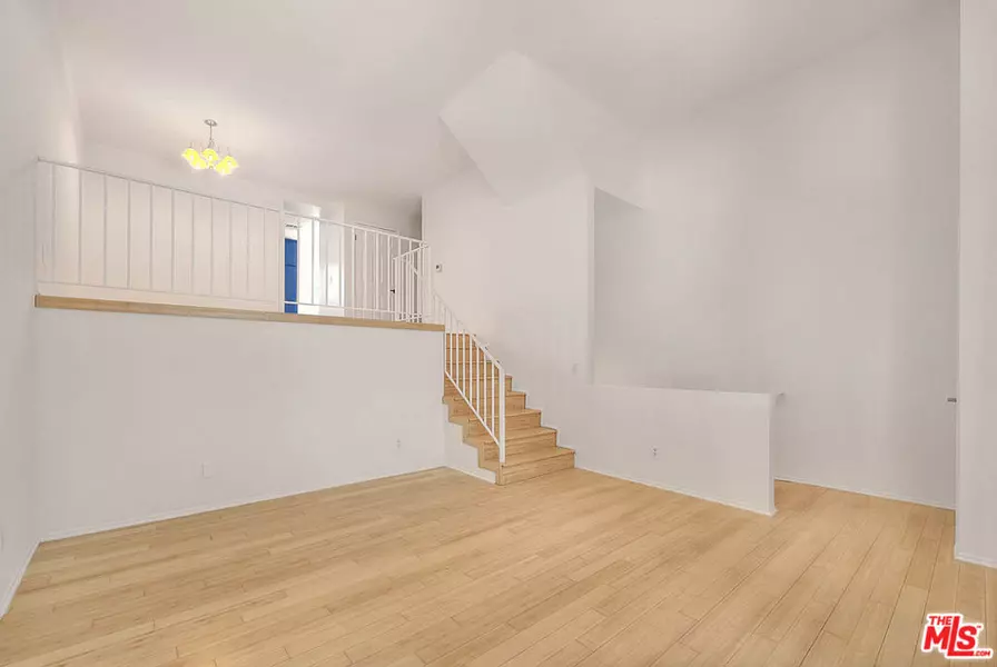 8741 Darby AVE #16, Northridge, CA 91325