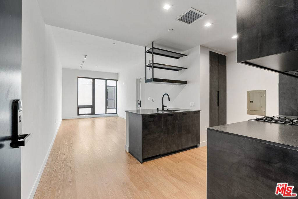 10700 Tabor ST #PH21, Los Angeles, CA 90034