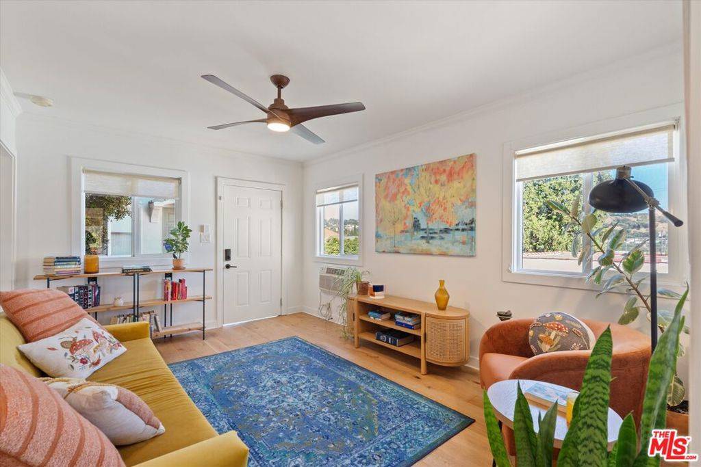 Los Angeles, CA 90065,257 1/2 Isabel ST