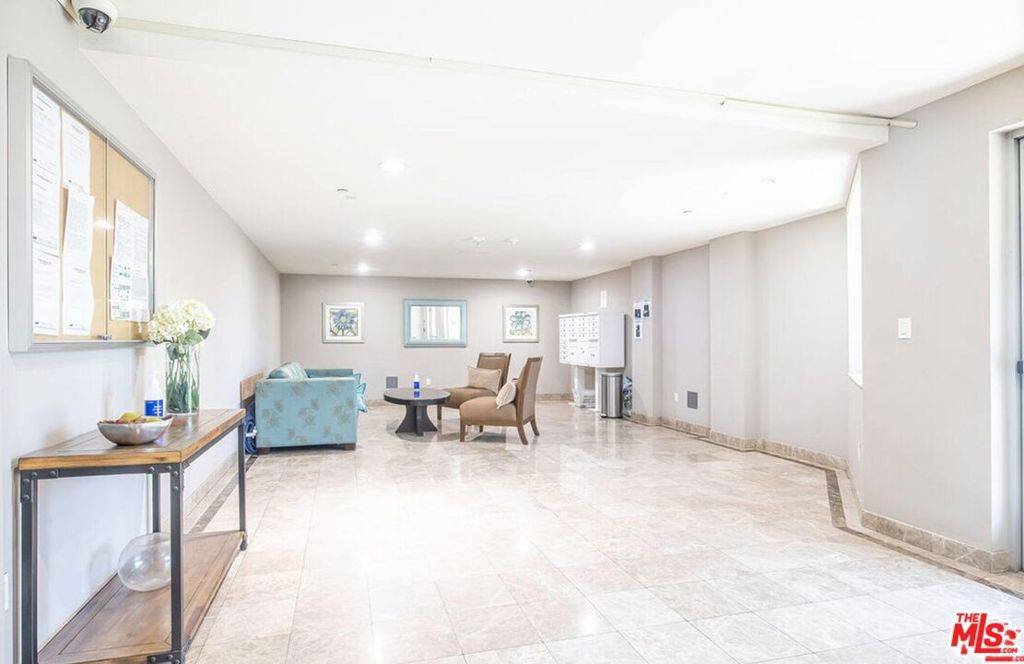 Los Angeles, CA 90006,1029 S Hobart BLVD #203