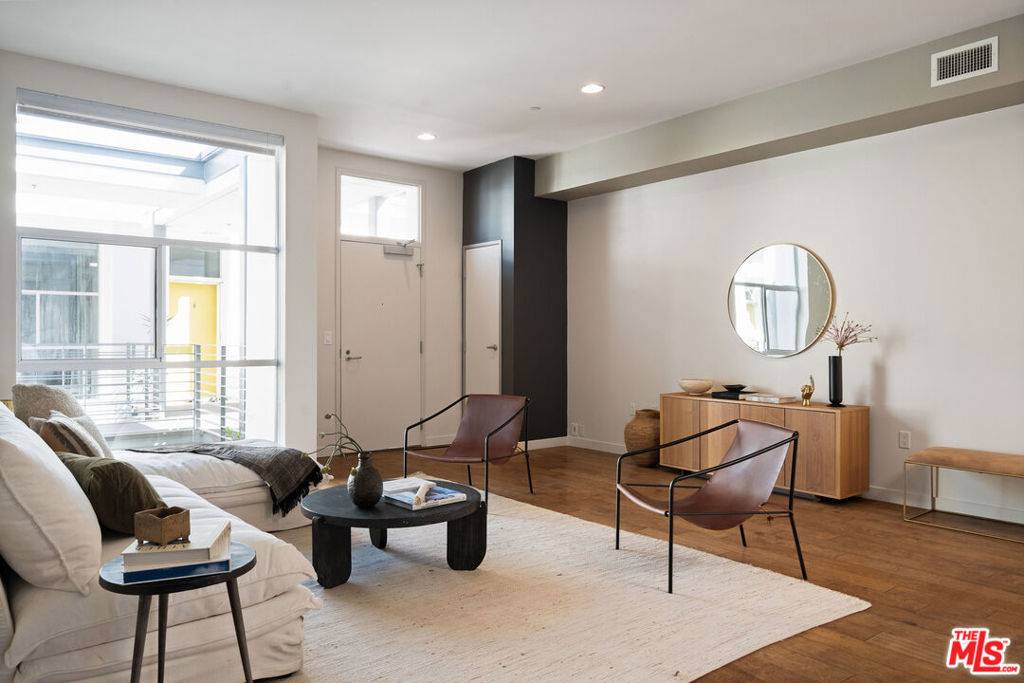 Marina Del Rey, CA 90292,3119 Via Dolce #302