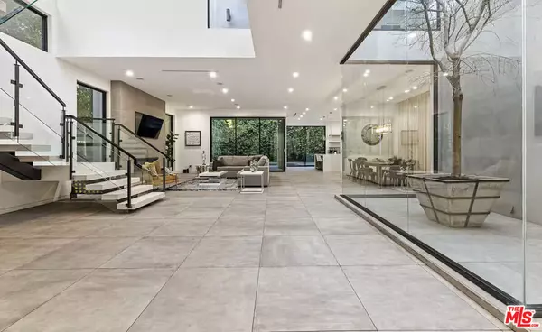 Los Angeles, CA 90038,742 N Cherokee