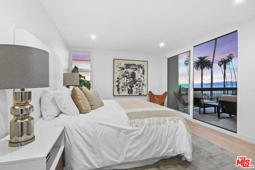 Santa Monica, CA 90403,1025 Ocean AVE #301