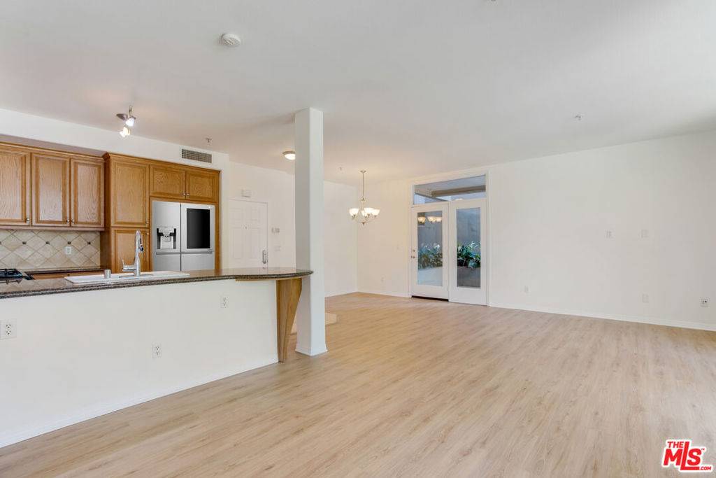 Playa Vista, CA 90094,13044 Pacific Promenade #121