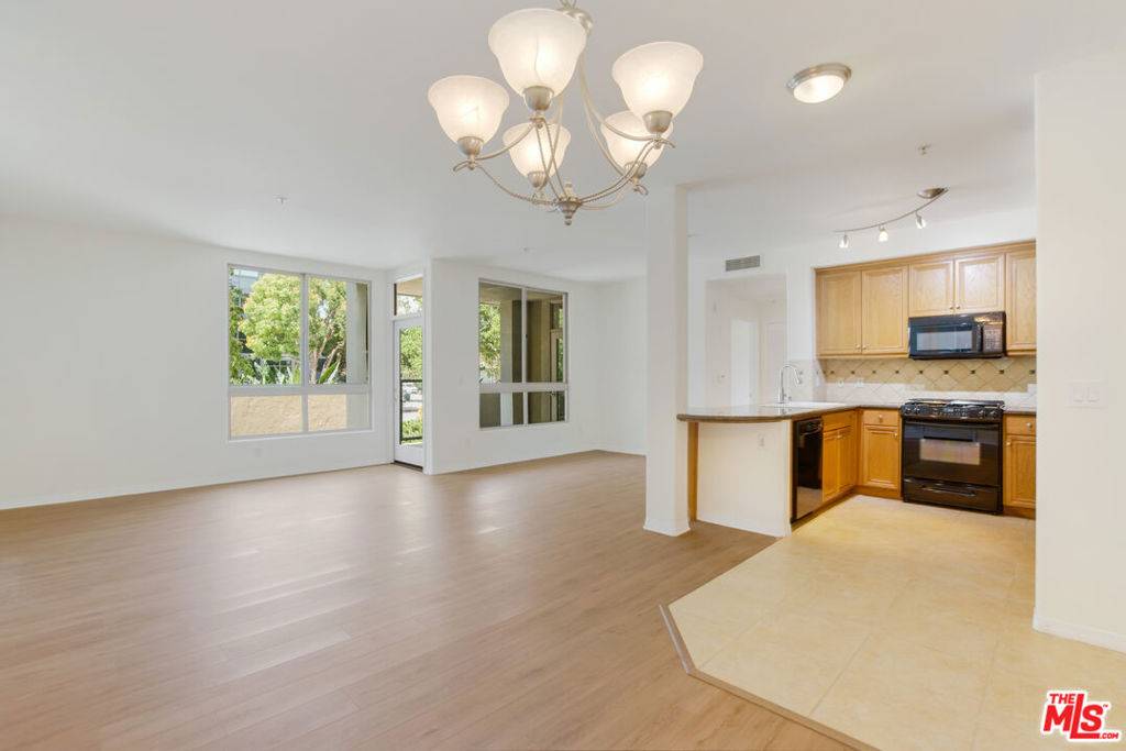 Playa Vista, CA 90094,13044 Pacific Promenade #121