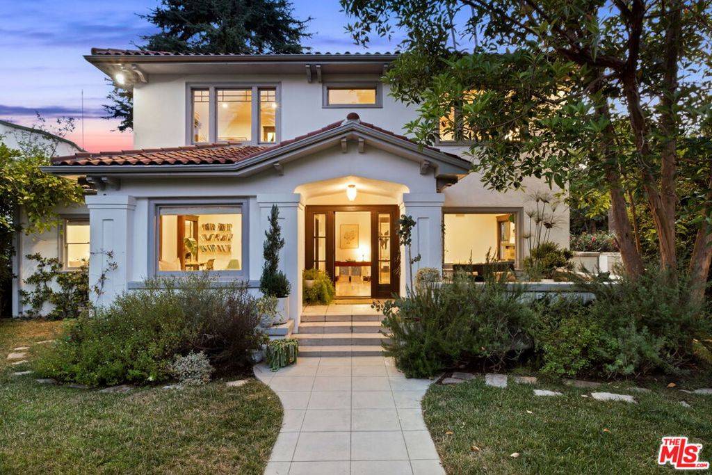 Los Angeles, CA 90068,2027 N Canyon DR