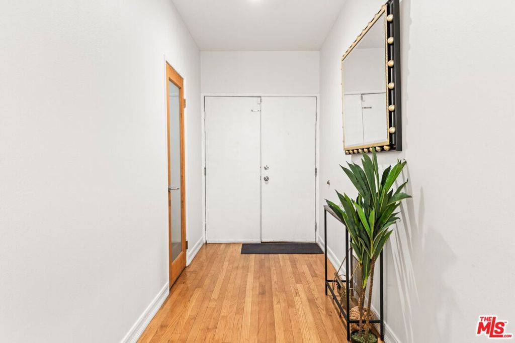 West Hollywood, CA 90069,1201 Larrabee ST #107
