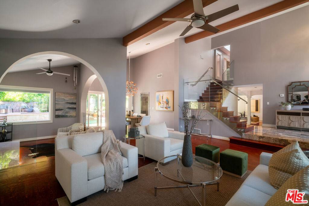 Beverly Hills, CA 90210,9775 Millboro PL
