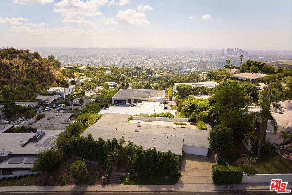 9226 Swallow DR, Los Angeles, CA 90069