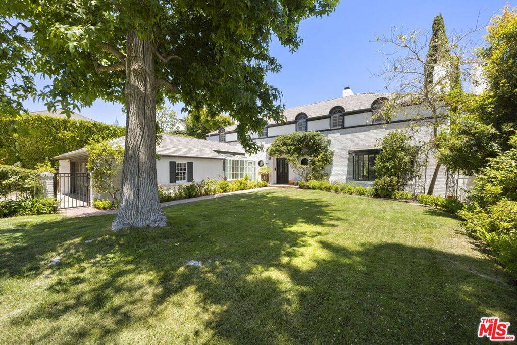 Los Angeles, CA 90024,850 Birchwood DR