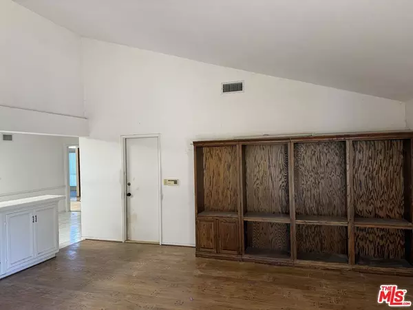 Chatsworth, CA 91311,20023 Tipico ST