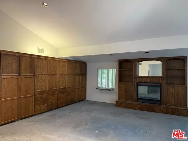 Chatsworth, CA 91311,20023 Tipico ST