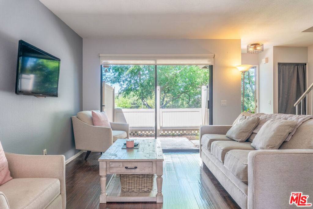 Agoura Hills, CA 91301,28867 Conejo View DR