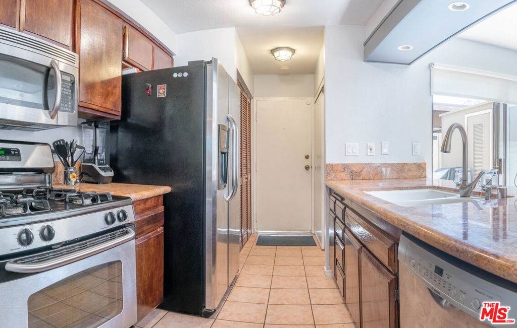 Agoura Hills, CA 91301,28867 Conejo View DR