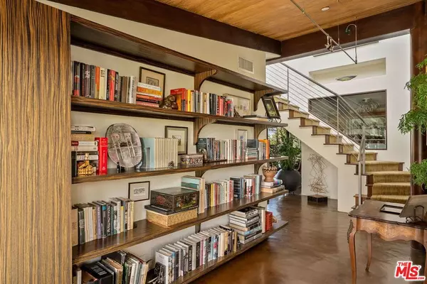Los Angeles, CA 90049,1024 Lindenwood LN