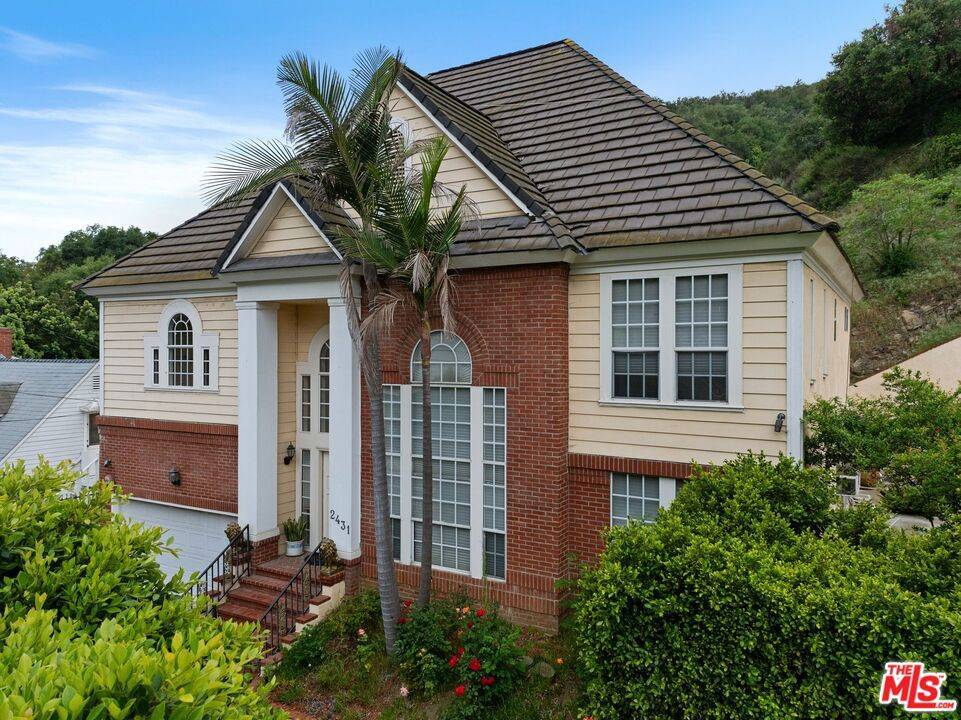 2431 Benedict Canyon DR, Beverly Hills, CA 90210