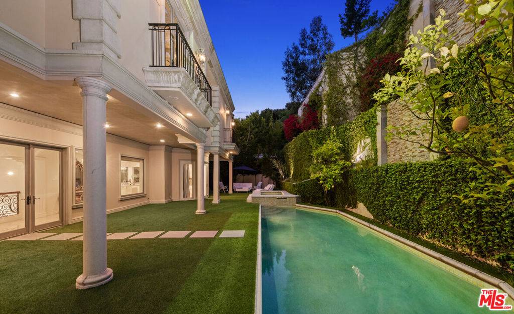 Beverly Hills, CA 90210,1455 Robmar DR