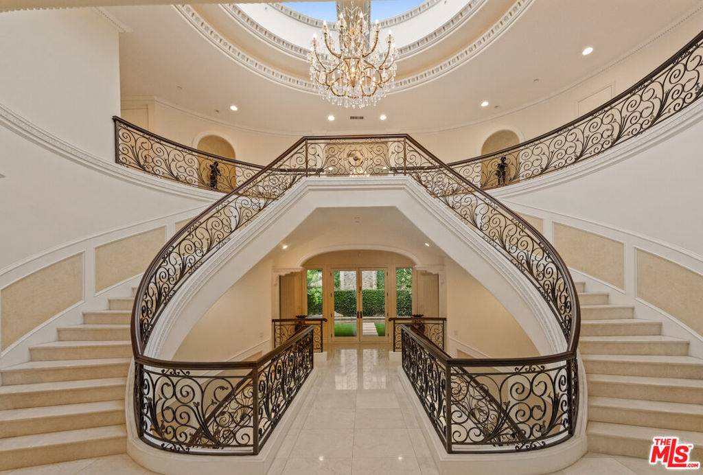 Beverly Hills, CA 90210,1455 Robmar DR