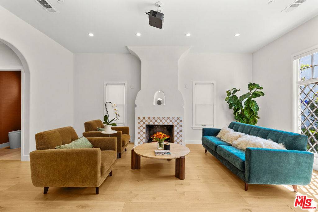 1225 California AVE, Santa Monica, CA 90403
