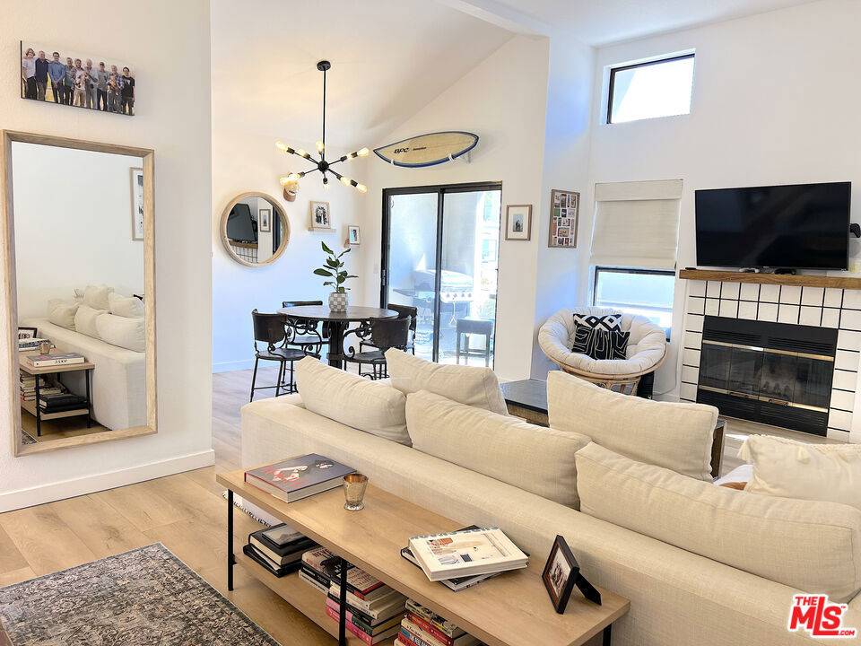 Calabasas, CA 91302,4267 Las Virgenes RD #1