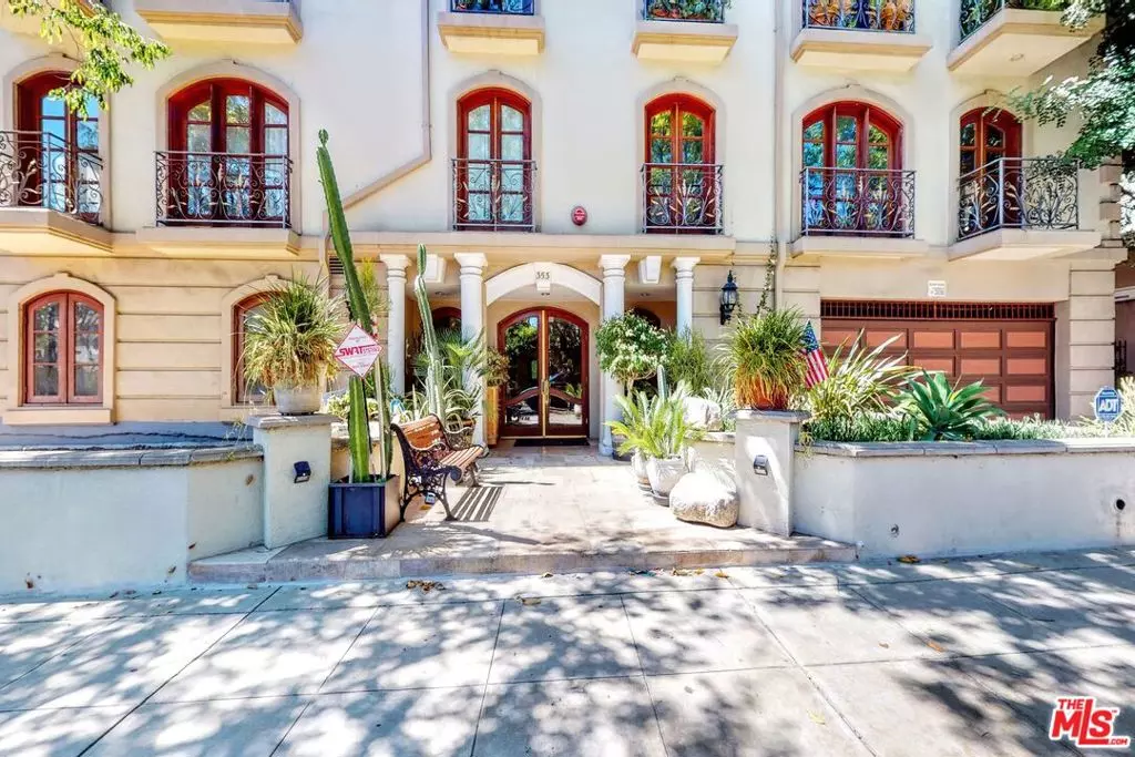Beverly Hills, CA 90212,353 S Reeves DR #302