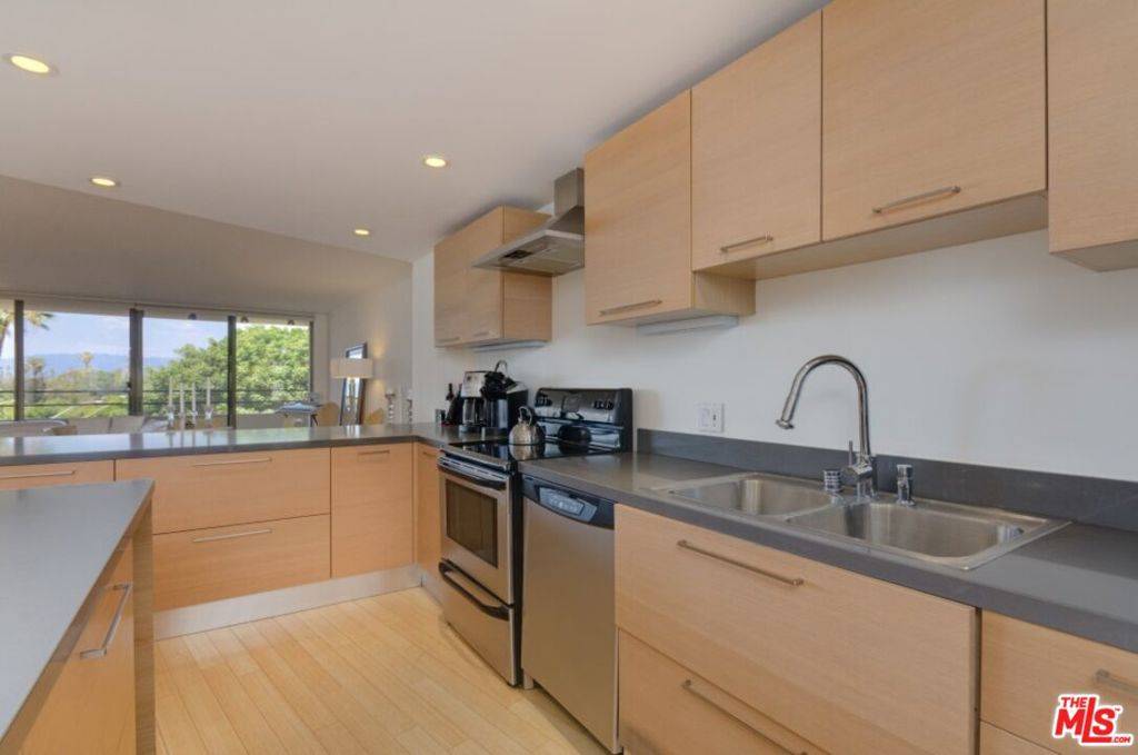 Marina Del Rey, CA 90292,4337 Marina City DR #135