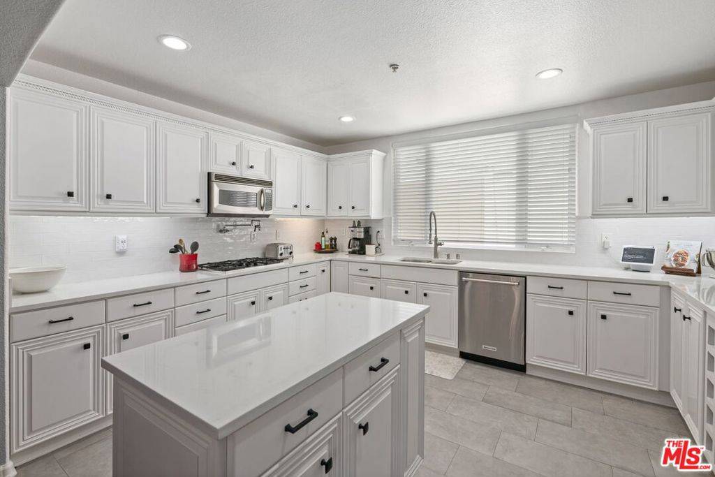El Segundo, CA 90245,222 W Imperial AVE #3