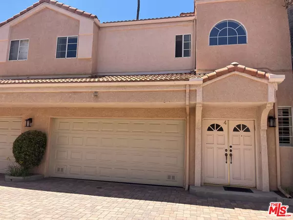 Encino, CA 91316,5200 White Oak AVE #4